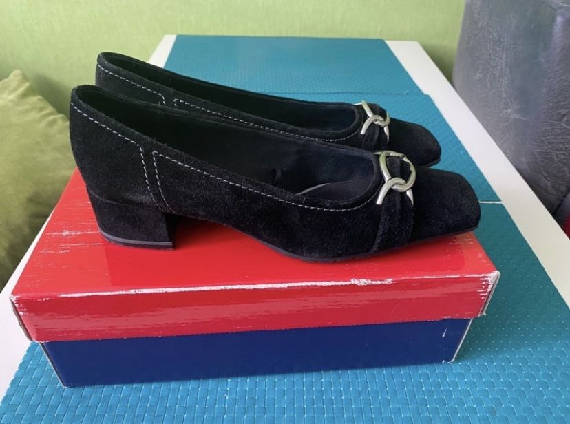 Półbuty czarne zamszowe r. 38