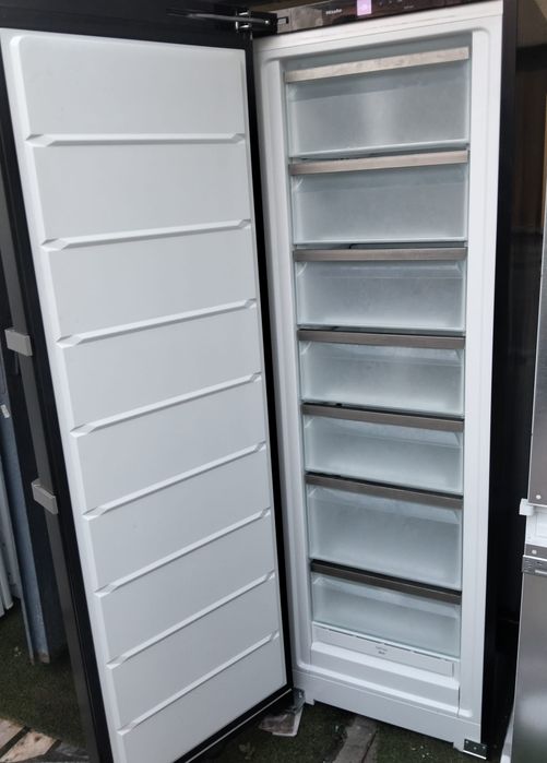 Arca congeladora Miele perfeita preta