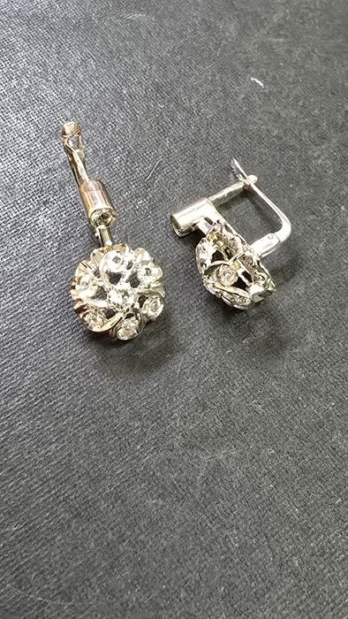 Brincos em ouro branco