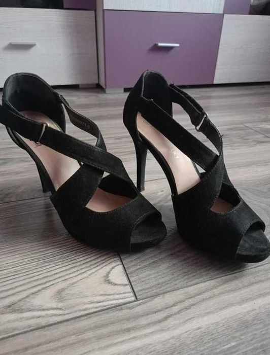 Czarne sandały na szpilce Jenny Fairy rozmiar 37 peep toe