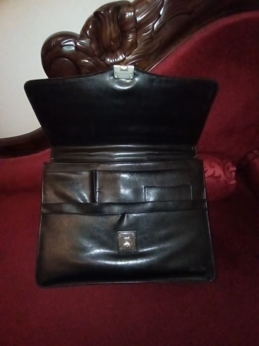 Aktówka na laptopa i dokumenty