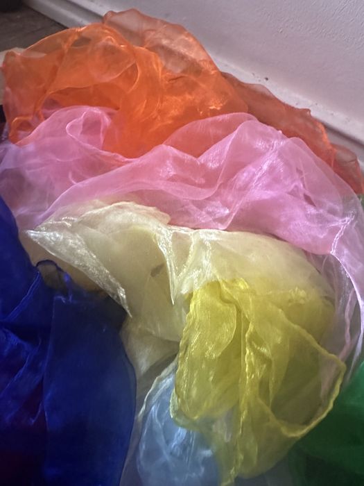 23 lencos coloridos- arco iris- atividades criancas