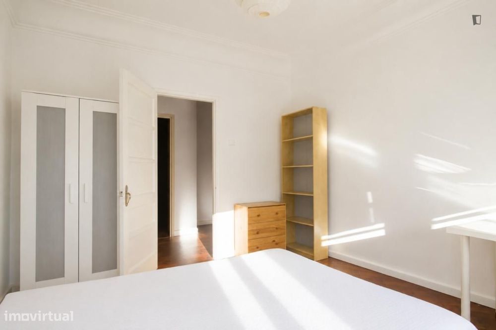 Quarto - localizado em Arroios Lisbon