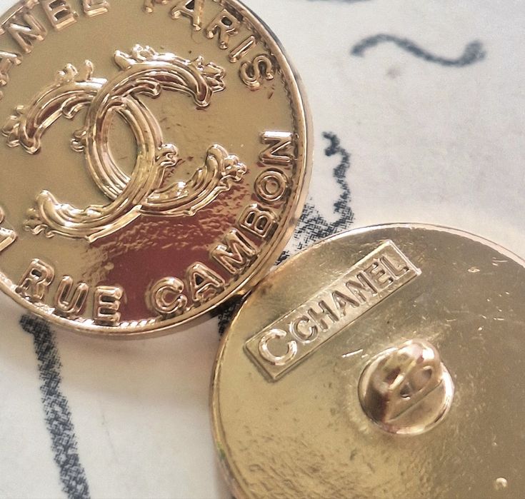Zlote guziczki, cena dotyczy 1 sztuko