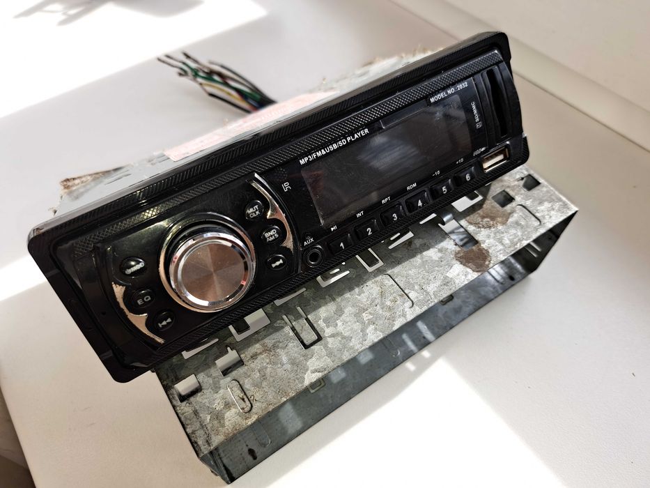 Автомагнітола з USB, AUX та картою пам`яті