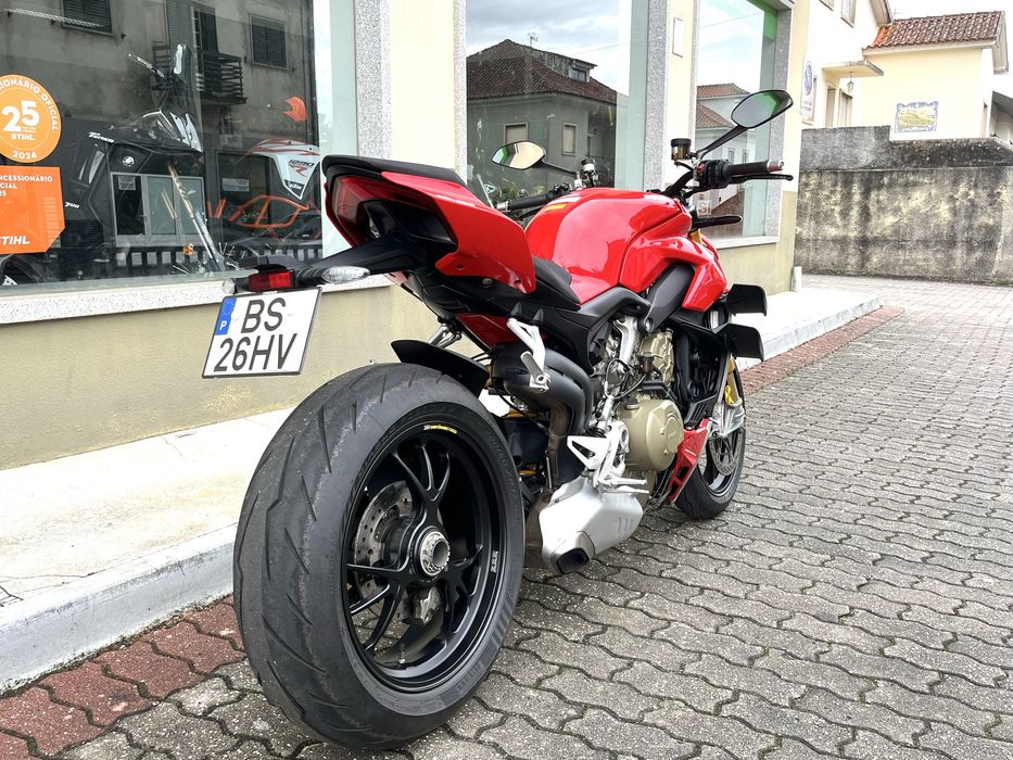 Ducati Streetfighter V4S