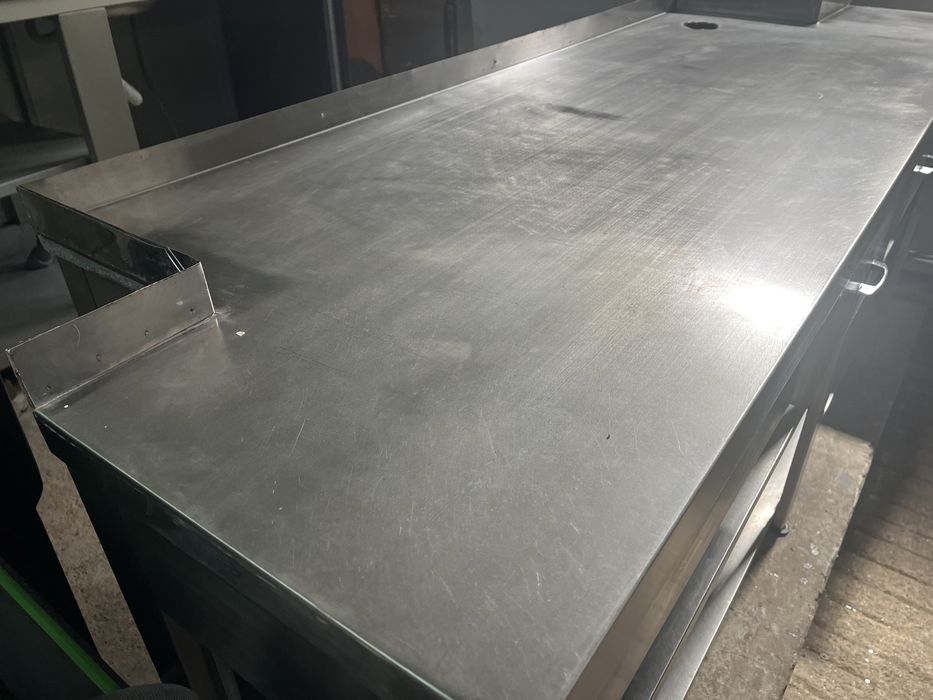 Escaparate em inox com 2 gavetas