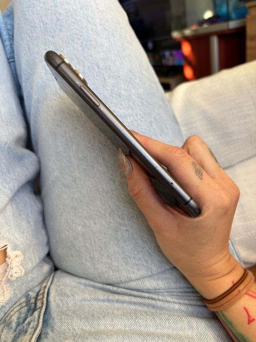 iPhone 11 glass black