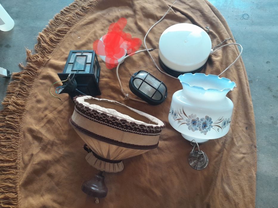 Candeeiro mais globos usados de parede e tetos.