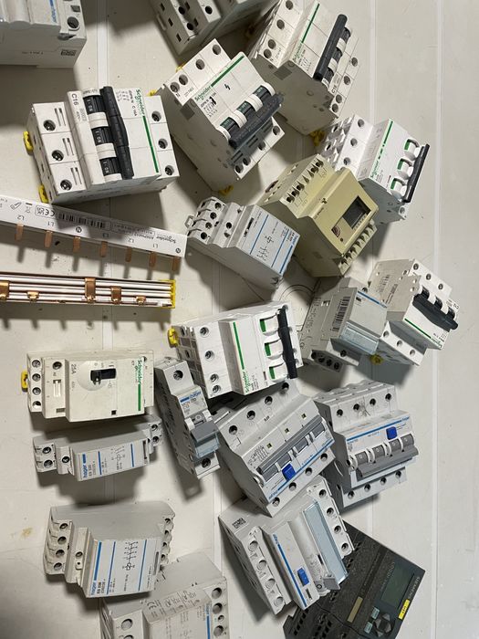 Material de eletricidade diverso