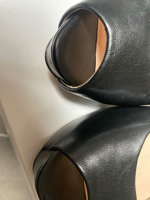 Czarne skórzane szpilki Guess rozm. 40