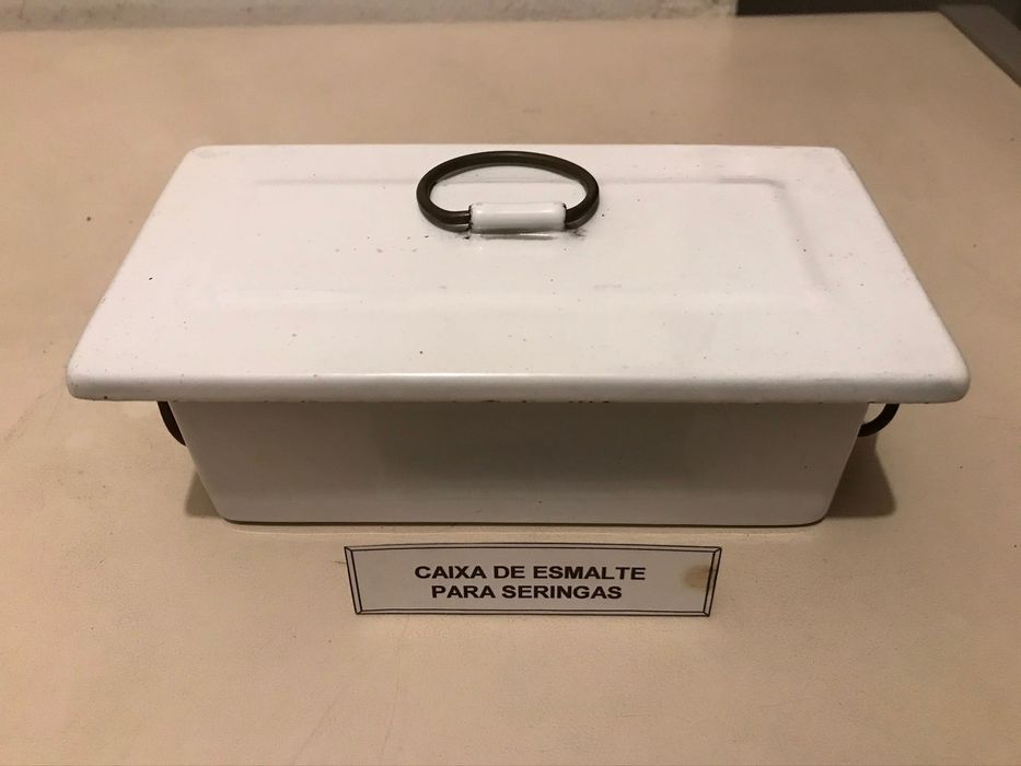 Caixa de esmalte para seringas antiga