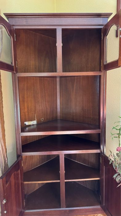 Armário de canto