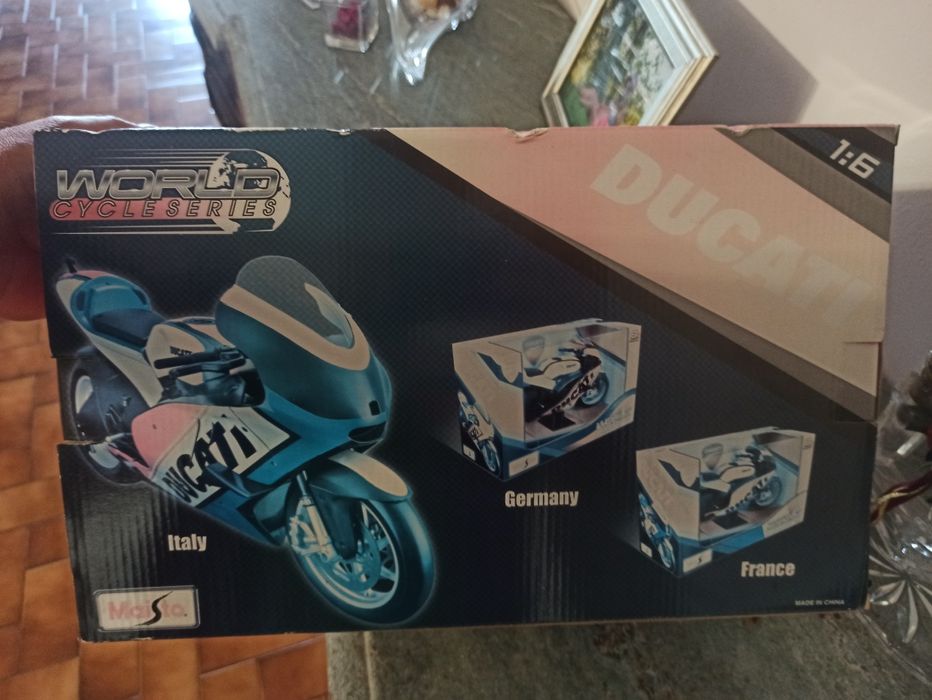Ducati escala 1/6