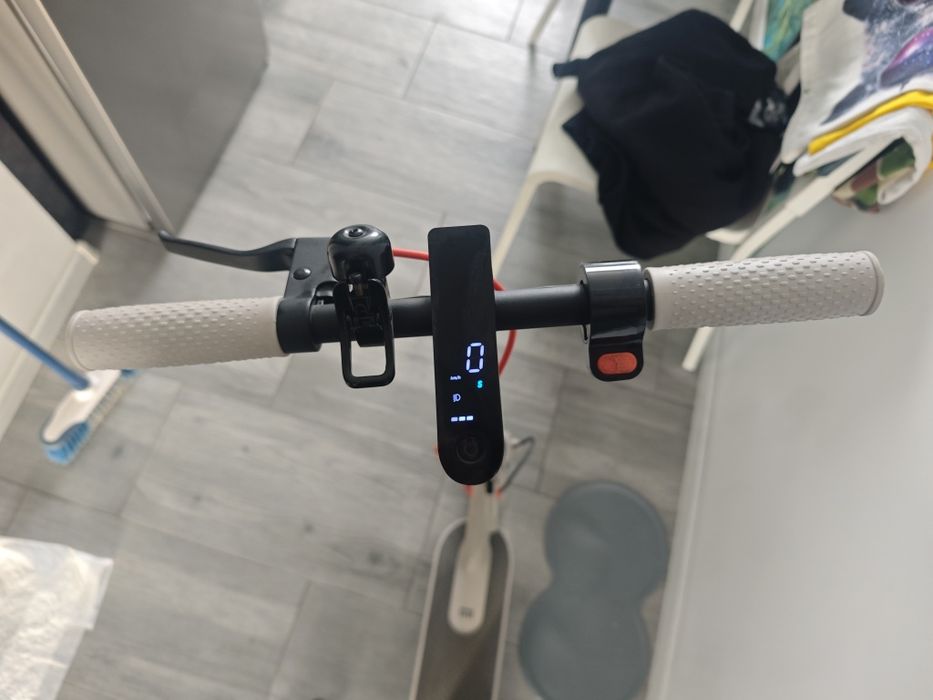 Sprzedam Hulajnogę Mi Electric Scooter 3