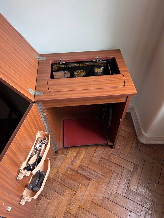 Máquina Costura Singer Vintage com Móvel - Funcional - Anos 50