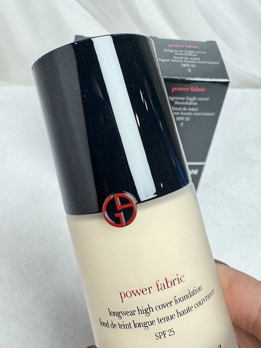 Тональний крем Armani Power Fabric
