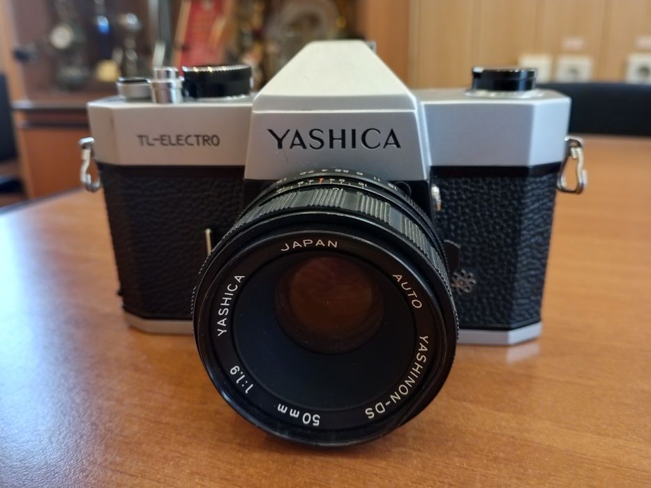 Продам плівкову камеру Yashica TL electro