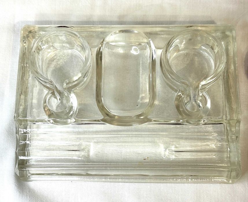 Tinteiro duplo em vidro (antigo) com tampas em baquelite