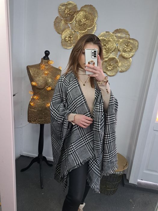 Cudowne mega sztos pończo kratka