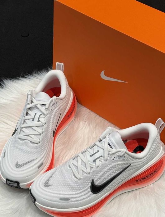 Nike_Vomero Plus White Fire Pink Hyper Crimson R.36