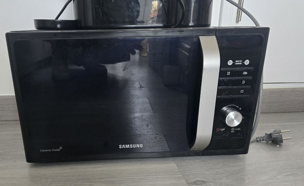 Microondas preto Samsung