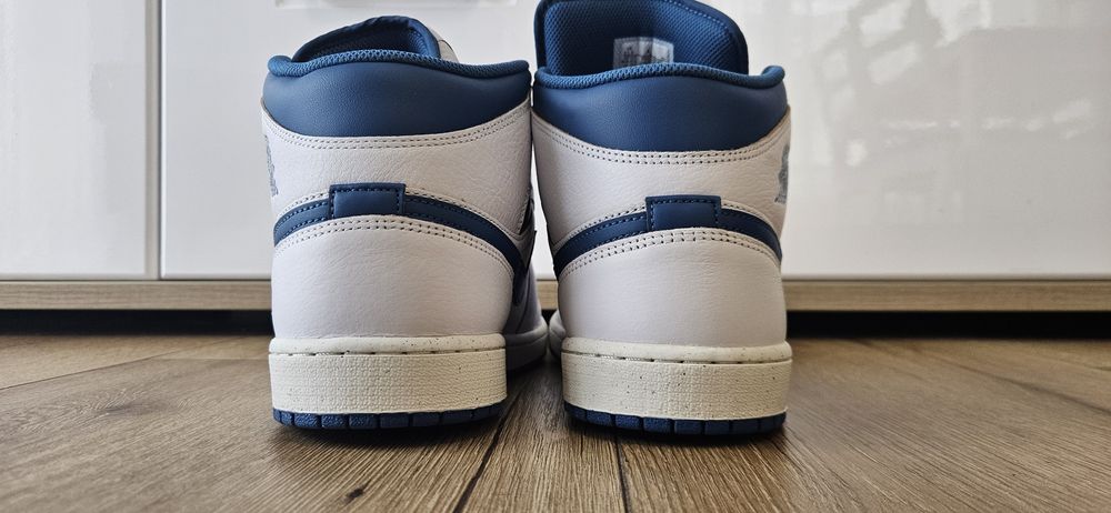 Nike Air Jordan 1 Mid SE
