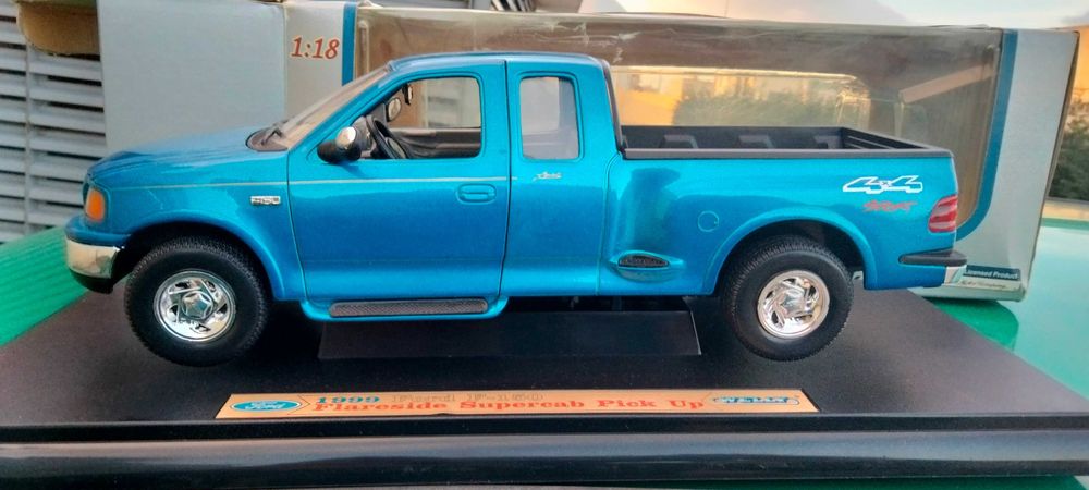 Ford F-150 Flareside Supercab Pickup 1:18
