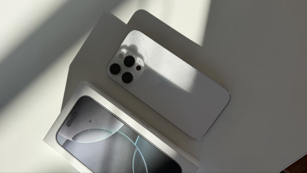 iPhone 16 Pro 1 TB | 92% baterii | biały | 2900 zł