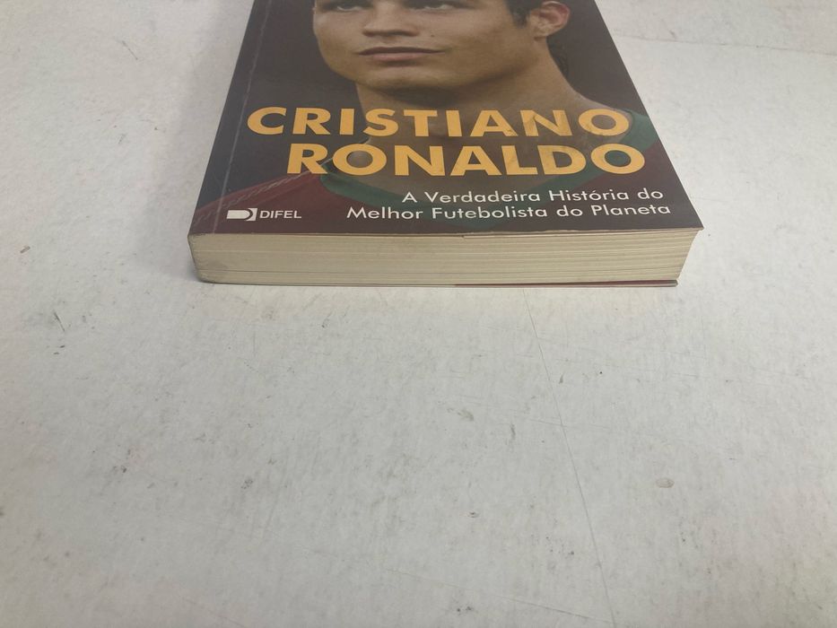 Livro Cristiano Ronaldo, de Tom Oldfield