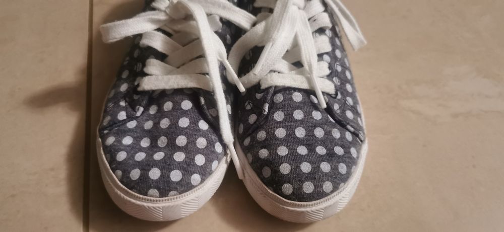 Trampki lacoste dla chłopca jak i dziewczynki 30,5  30,5