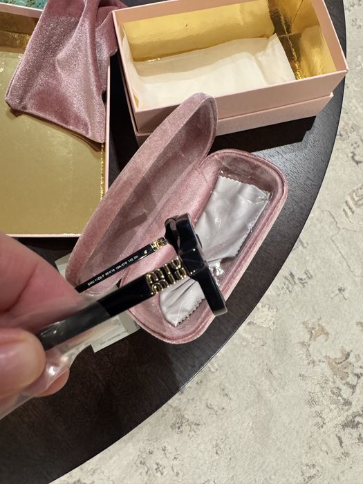 Соцезахисні окуляри Miu Miu