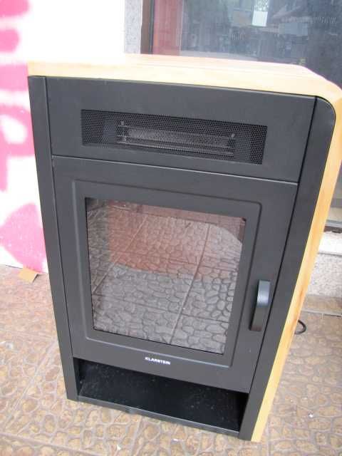 Kominek elektryczny grzewczy wykończenie drewno 1900W Klarstein