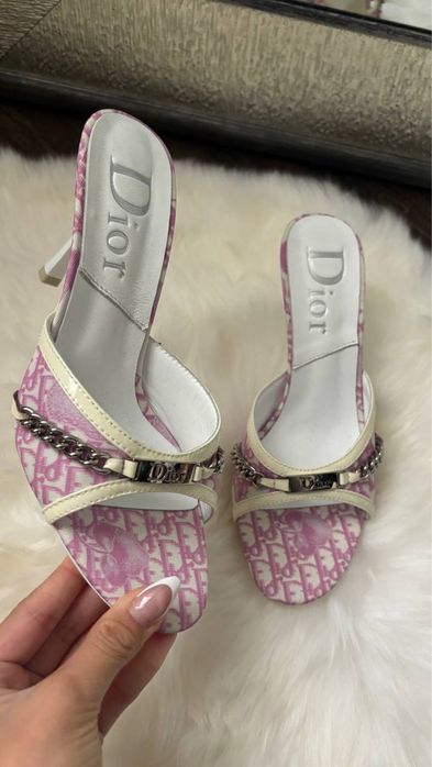 Босоніжки Dior на каблуку