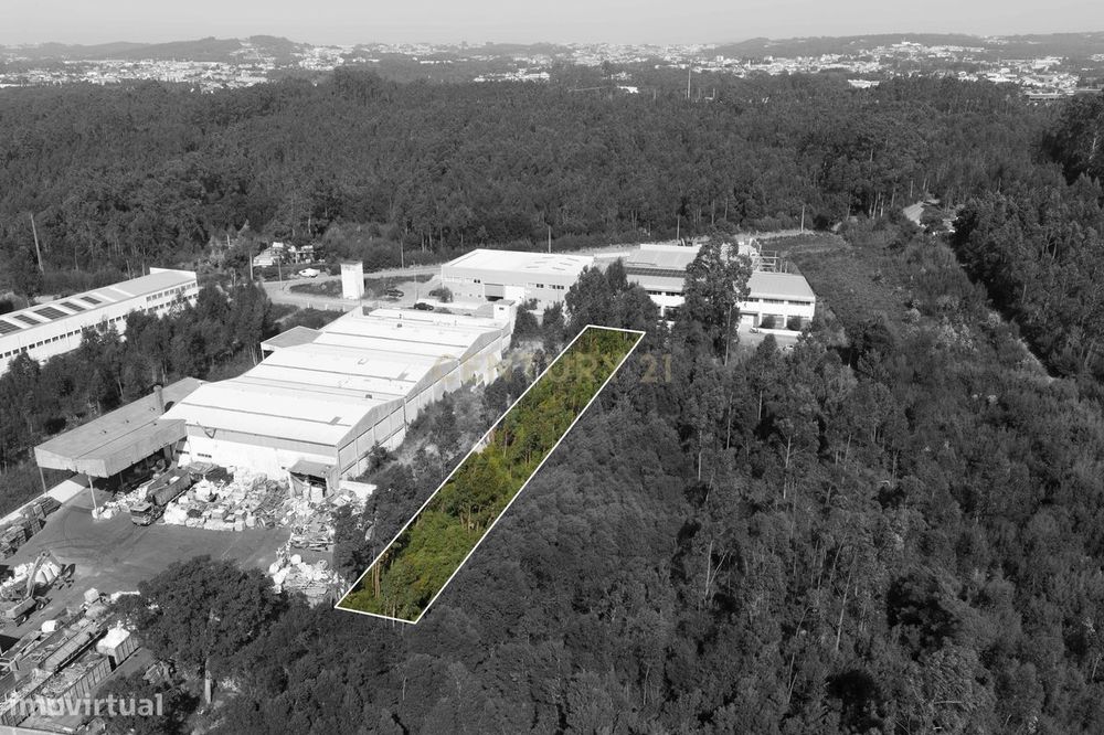 Terreno com possibilidade de construção industrial em Paramos-Espinho