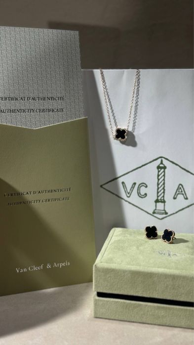 Елегантний комплект у стилі Van Cleef з чорним клевером