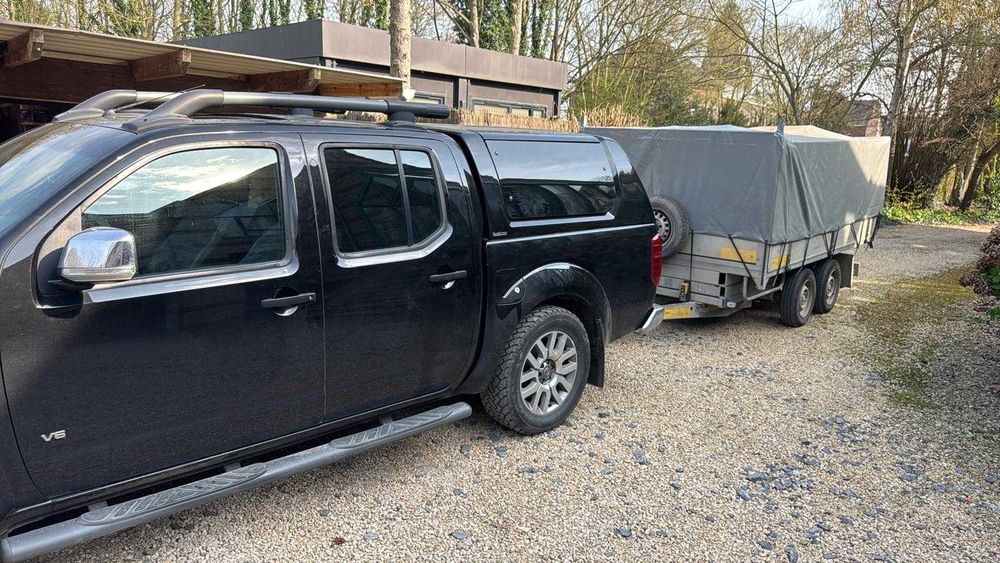 Nissan Navara 3.0 dCi V6 Auto 4x4 + Atrelado – Full Extras