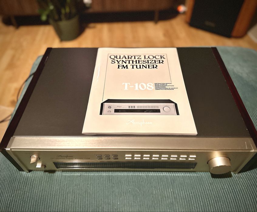 Accuphase T-108  (230V) + pilot + instrukcja + oryginalny karton
