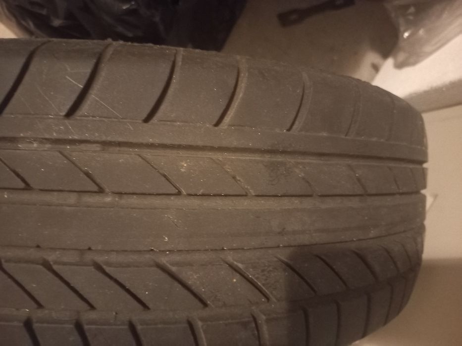 Vendo 2 pneus semi-novos