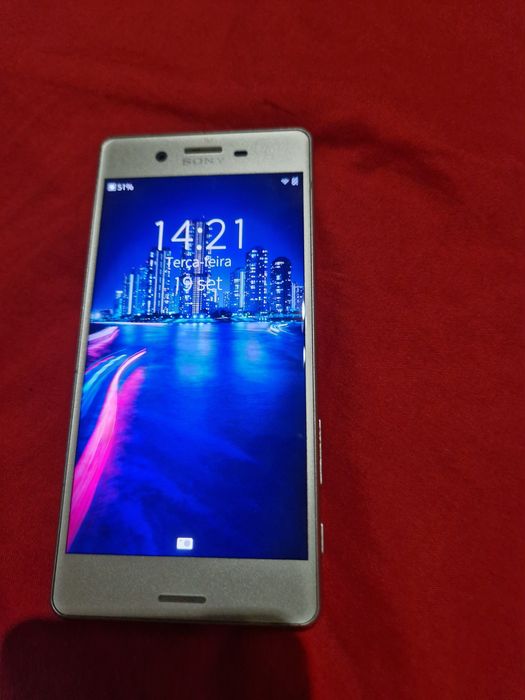 Telemovel Sony xperia x