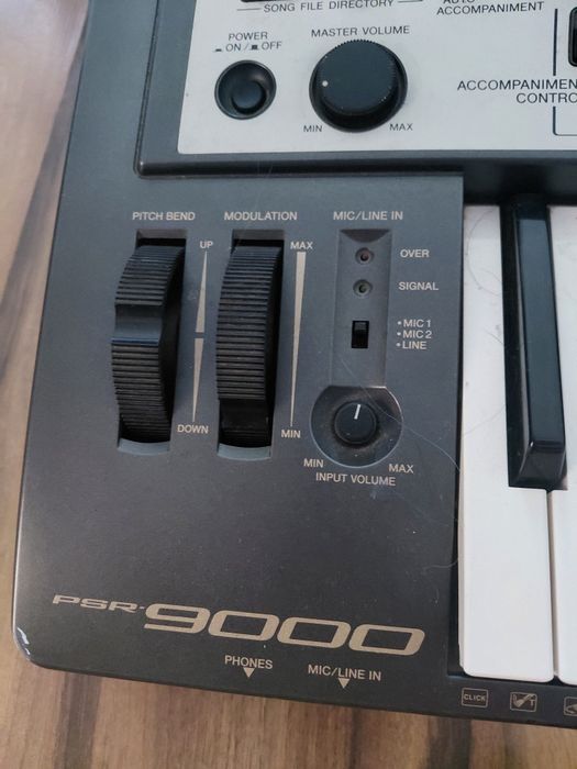 Yamaha psr 9000.
