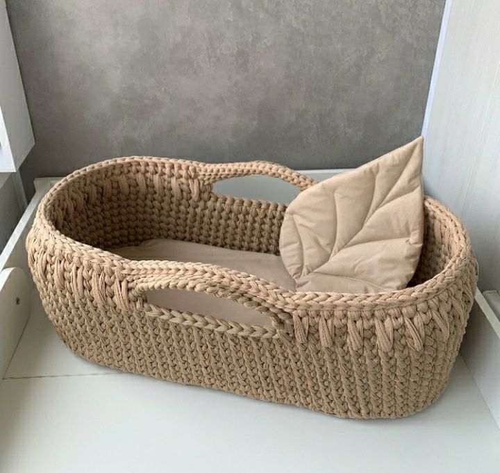 Berços, alcofas, tapetes e kit higiene em crochet