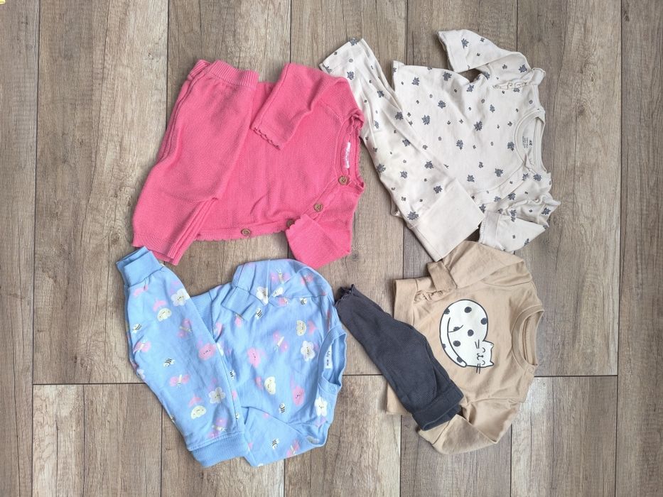 Cztery komplety dresów 62 girl