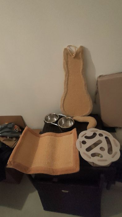 Arranhador, comedouro, brinquedos para GATO