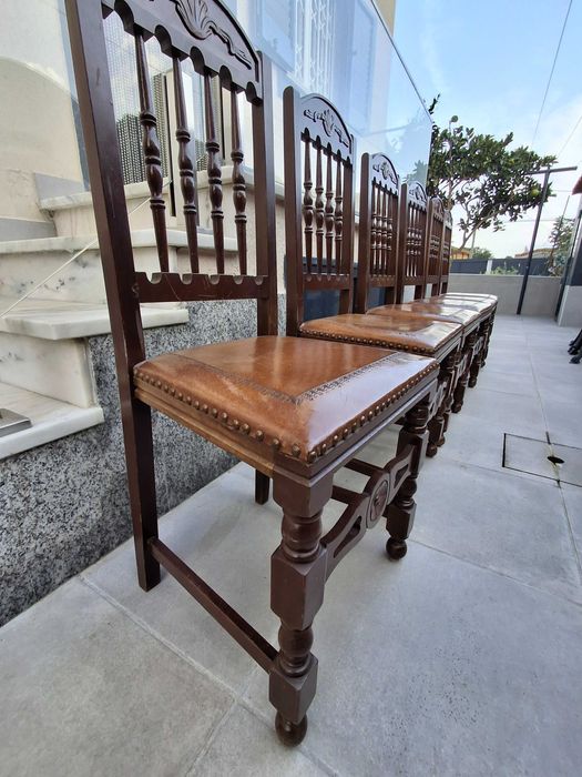 Cadeiras vintage de sala de jantar em madeira e pele trabalhada