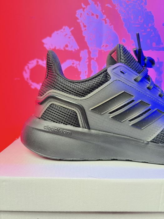 ОРИГІНАЛ 100% Кросівки adidas EQ19 run  розмір 42 -42,5