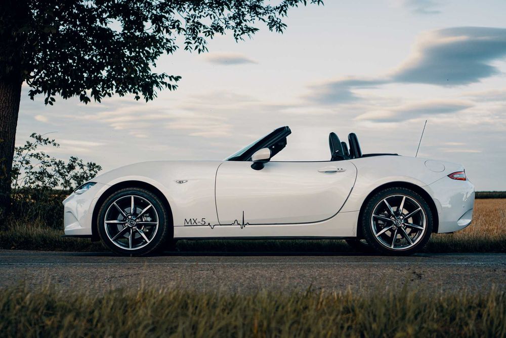 Wynajem samochodu Mazda MX-5 2.0 Miata cabrio wypożyczalnia samochodów