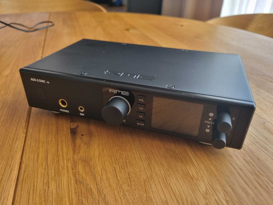 DAC wzmacniacz słuchawkowy RME ADI-2 DAC FS przetwornik cyfrowo analogowy