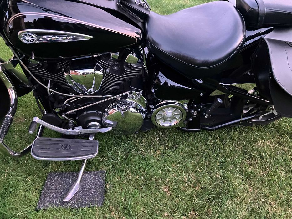 Yamaha XV1700 Road Star.