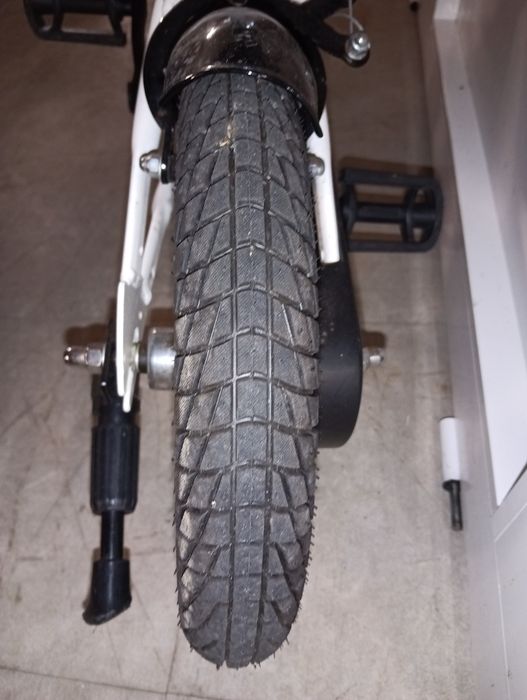 Bicicleta de criança nova